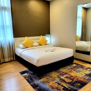Premier Deluxe Queen Room